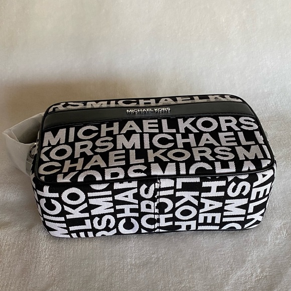 SOLD! NWT Michael Kors Kenly Pocket Crossbody - Picture 5 of 16